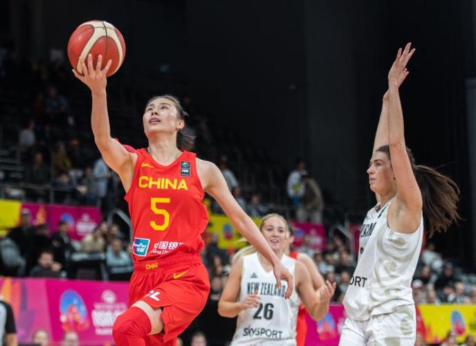 中国女篮vs塞尔维亚女排